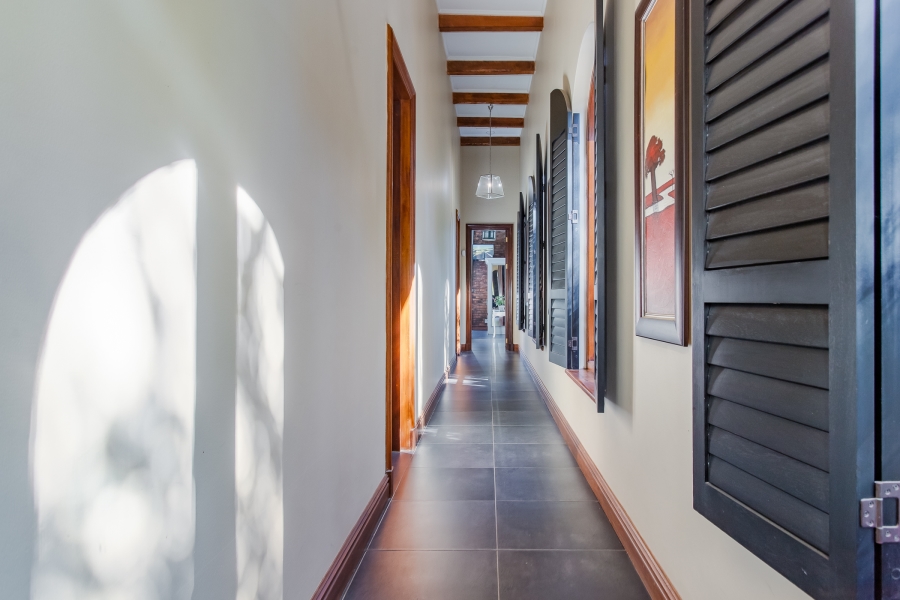 5 Bedroom Property for Sale in Winelands Western Cape